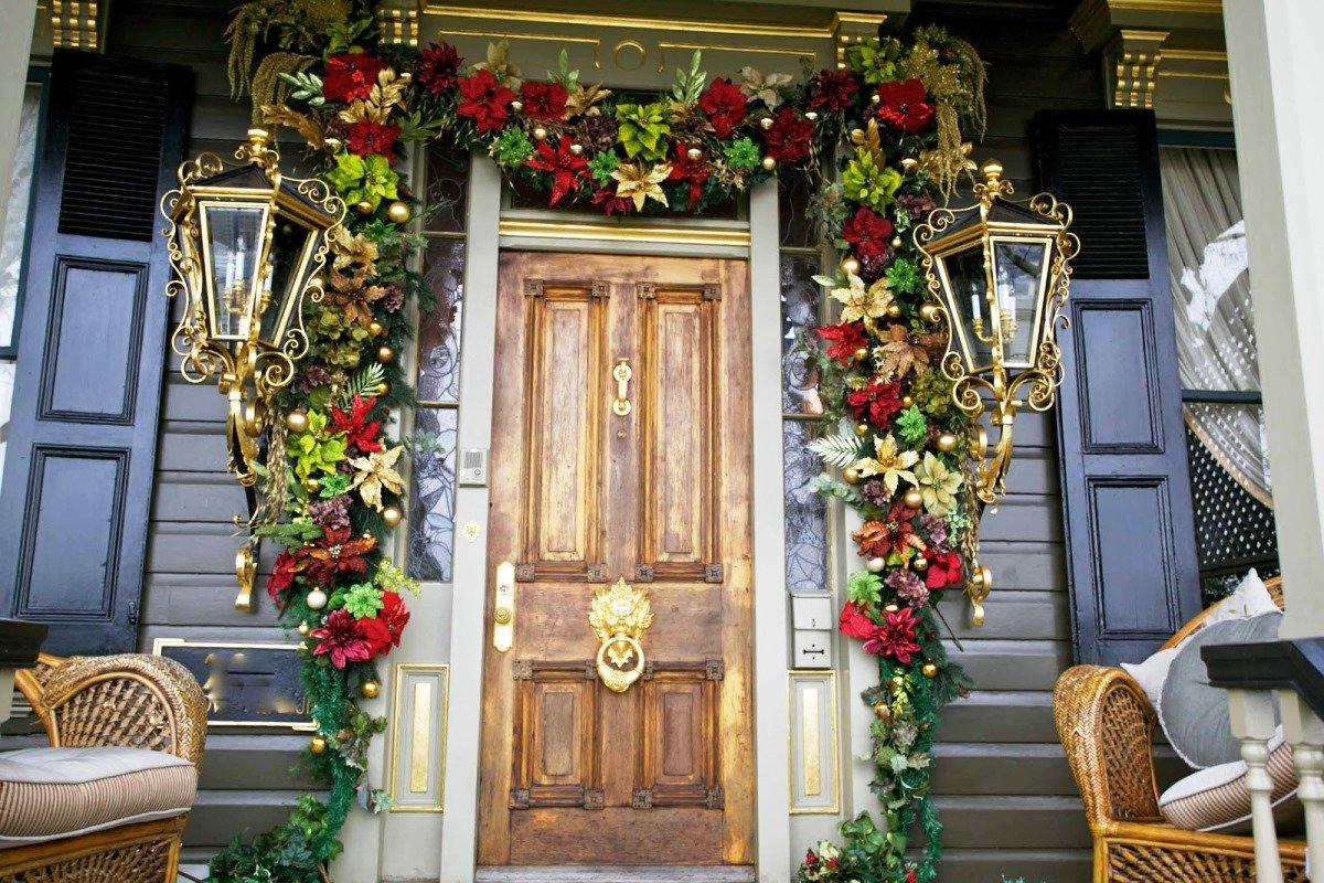 Новогодние дверные украшения: лучшие идеи