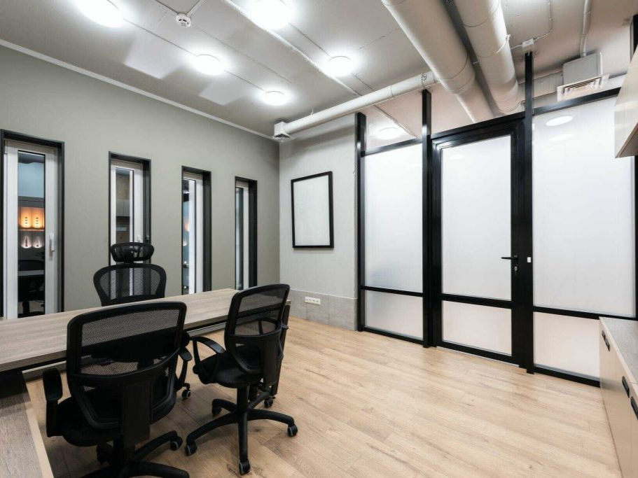 Какие бывают офисные двери: как правильно выбрать