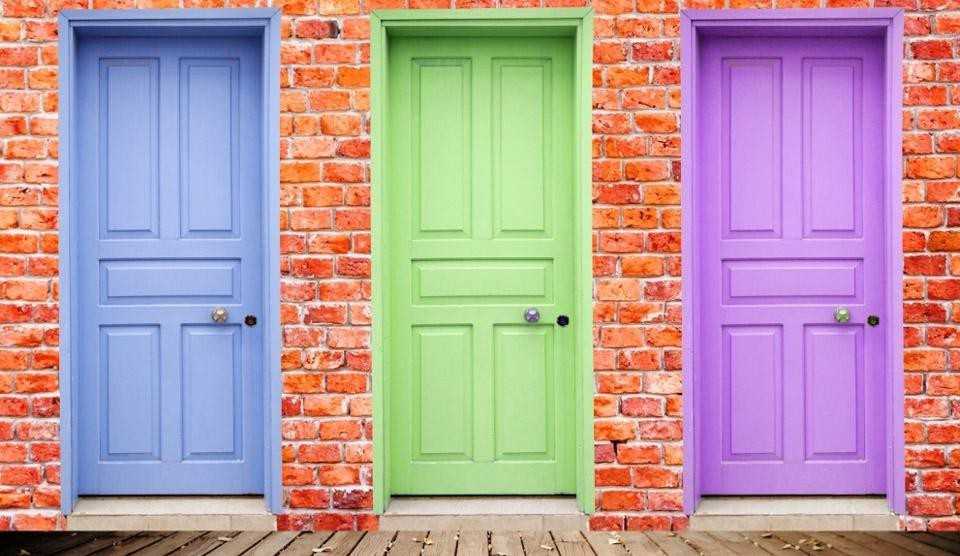 разноцветные двери