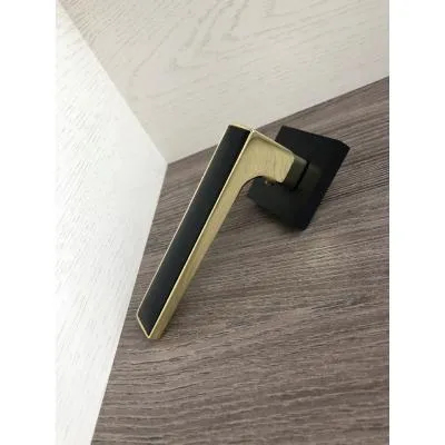 Ручка дверная Boreaux ZM EN, квадр, черный/золото фото